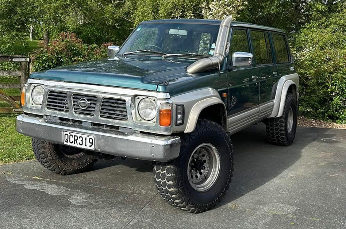 Ninez Fab GQ (Y60) Nissan Safari Bonnet Entry Stainless Steel Snorkel TD42